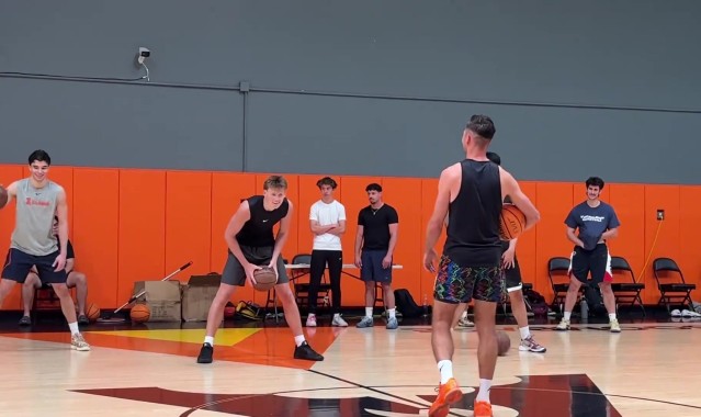 火博体育-张博源与知名训练师Jordan Lawley一起训练！伊利诺伊小佩贾也在